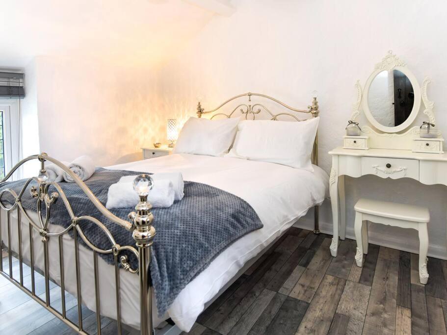 Holiday home The Smugglers Hideout - Sleeps 4 - With Hot Tub