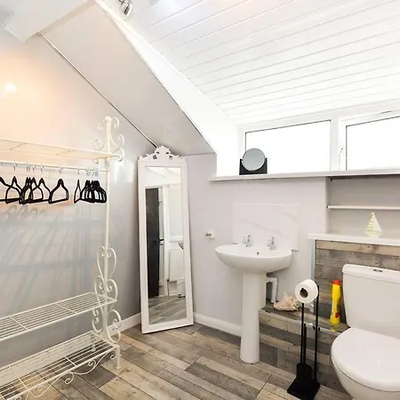 The Smugglers Hideout - Sleeps 4 - With Hot Tub Villa The Mumbles Exterior photo
