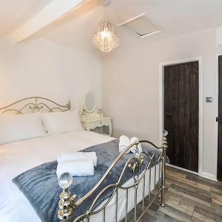 The Smugglers Hideout - Sleeps 4 - With Hot Tub Villa The Mumbles Exterior photo