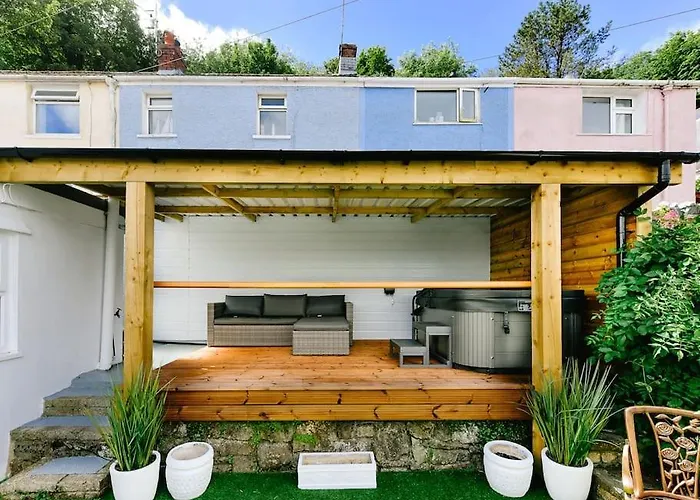 The Smugglers Hideout - Sleeps 4 - With Hot Tub