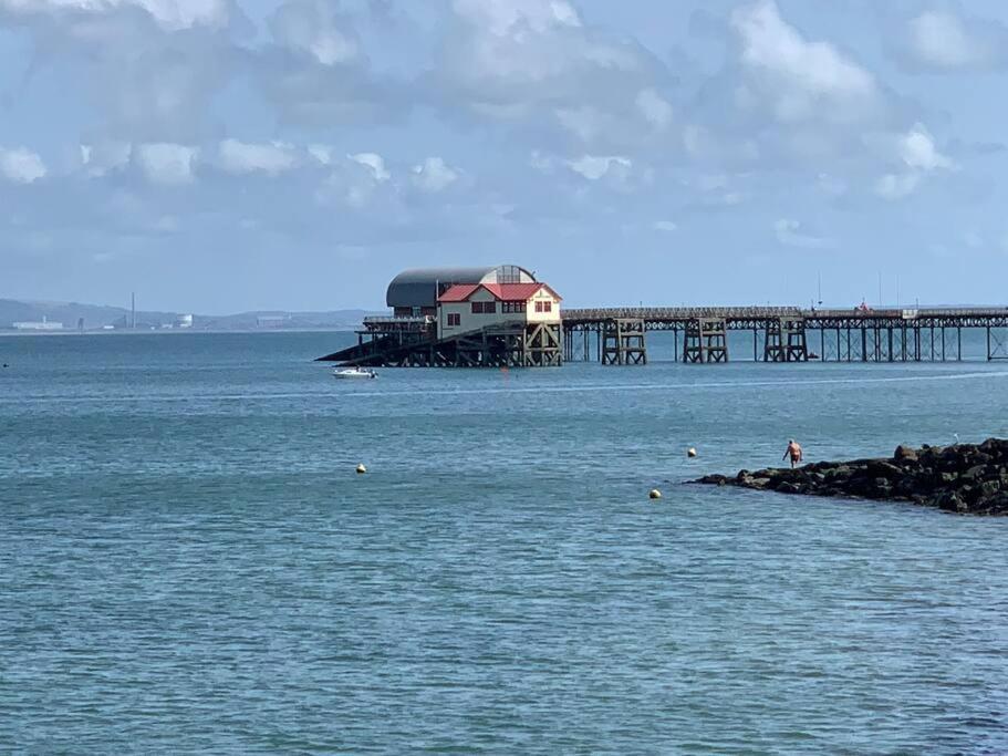 The Smugglers Hideout - Sleeps 4 - With Hot Tub Holiday home The Mumbles