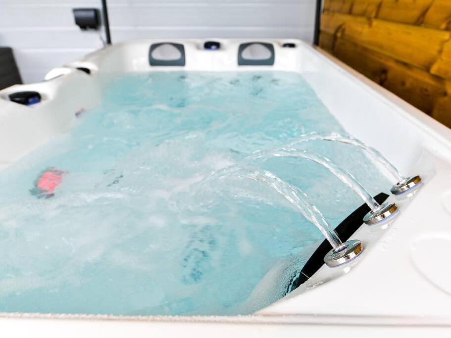 Holiday home The Smugglers Hideout - Sleeps 4 - With Hot Tub The Mumbles