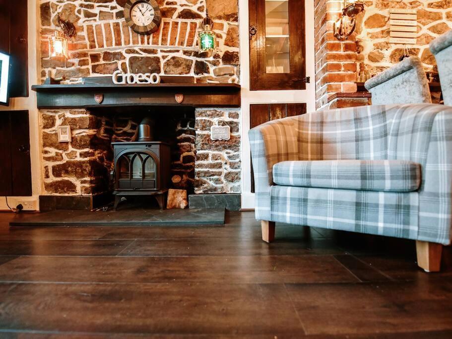 The Smugglers Hideout - Sleeps 4 - With Hot Tub *