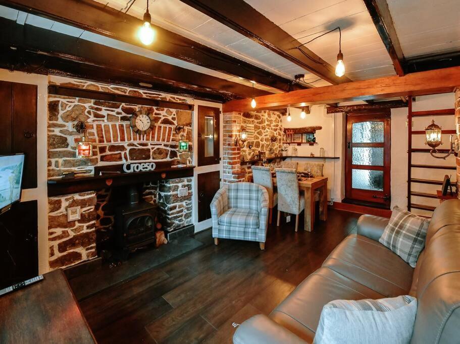 The Smugglers Hideout - Sleeps 4 - With Hot Tub Holiday home The Mumbles