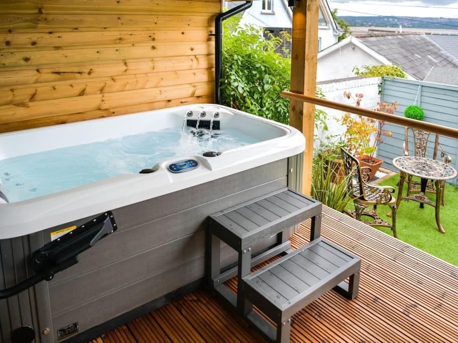 The Smugglers Hideout - Sleeps 4 - With Hot Tub * The Mumbles