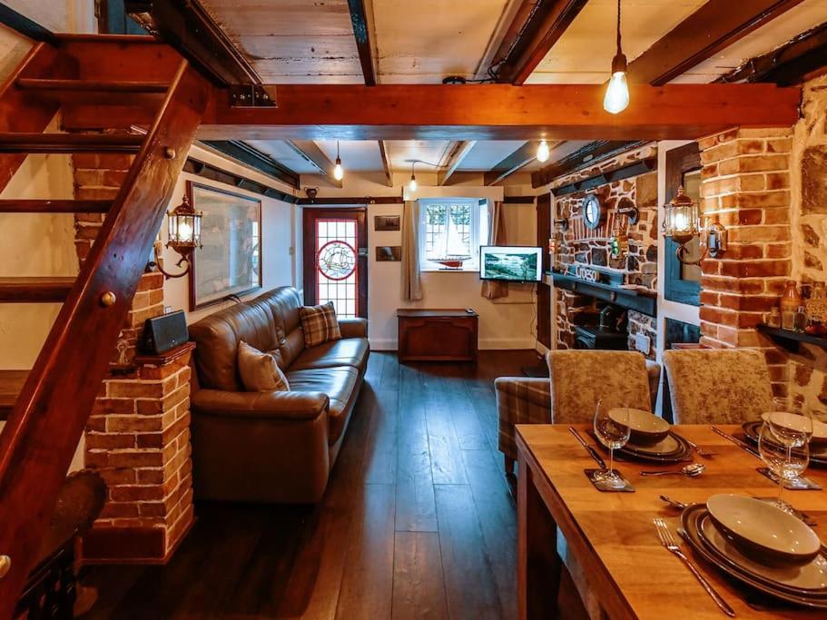 The Smugglers Hideout - Sleeps 4 - With Hot Tub * The Mumbles